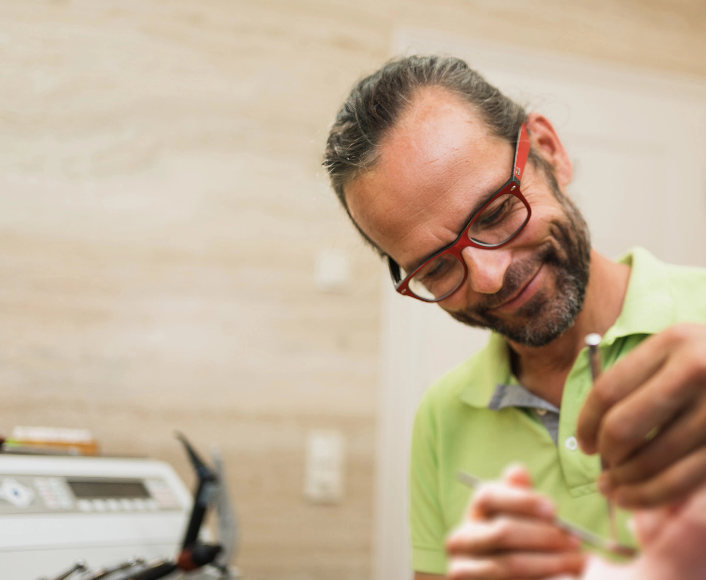 Mathias Jahn bei der Behandlung, Zahnarztpraxis Mathias Jahn, Heidenau